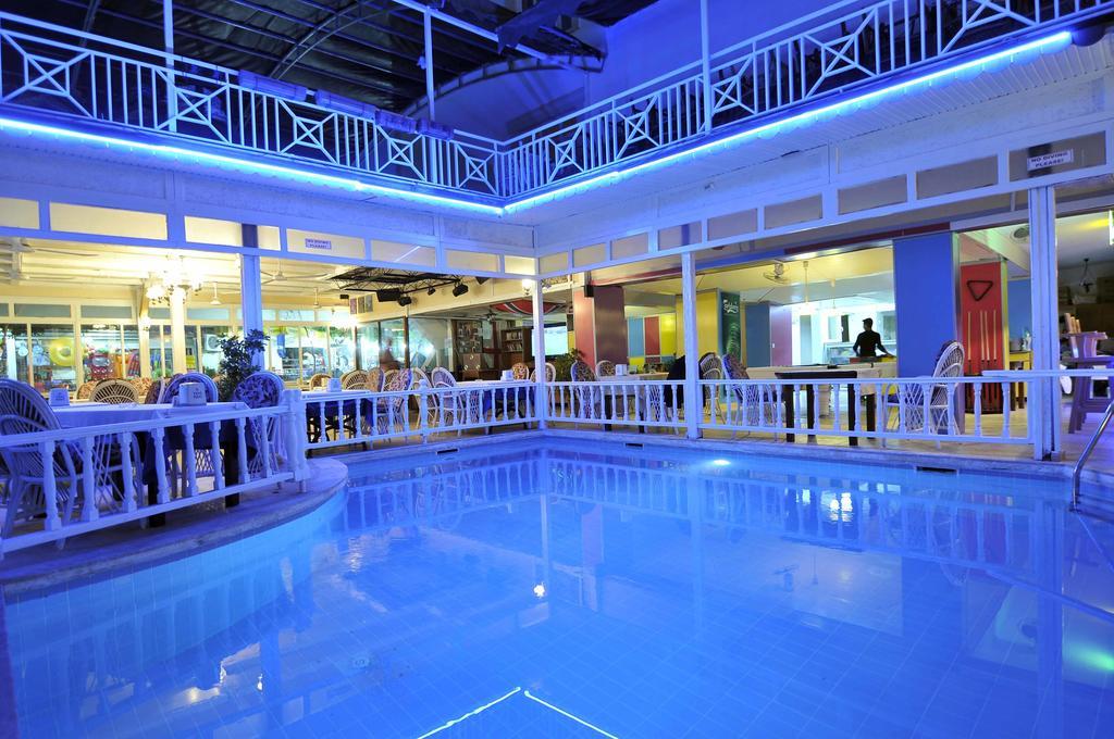 Sun Kiss Hotel Side Exterior photo
