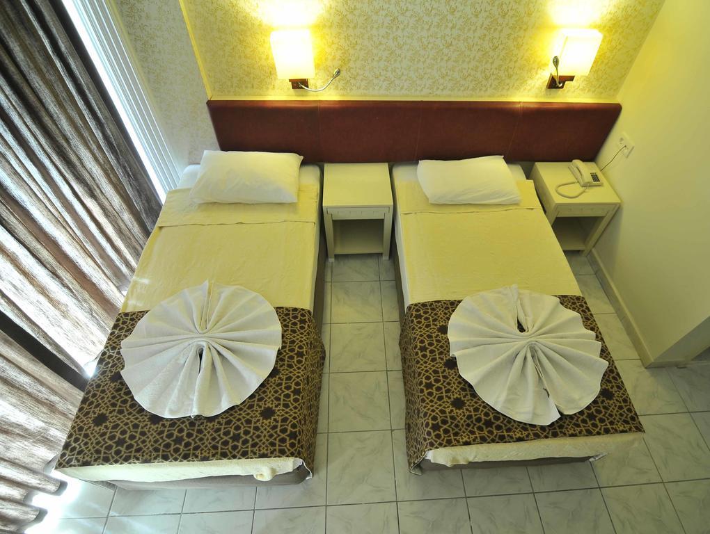 Sun Kiss Hotel Side Room photo
